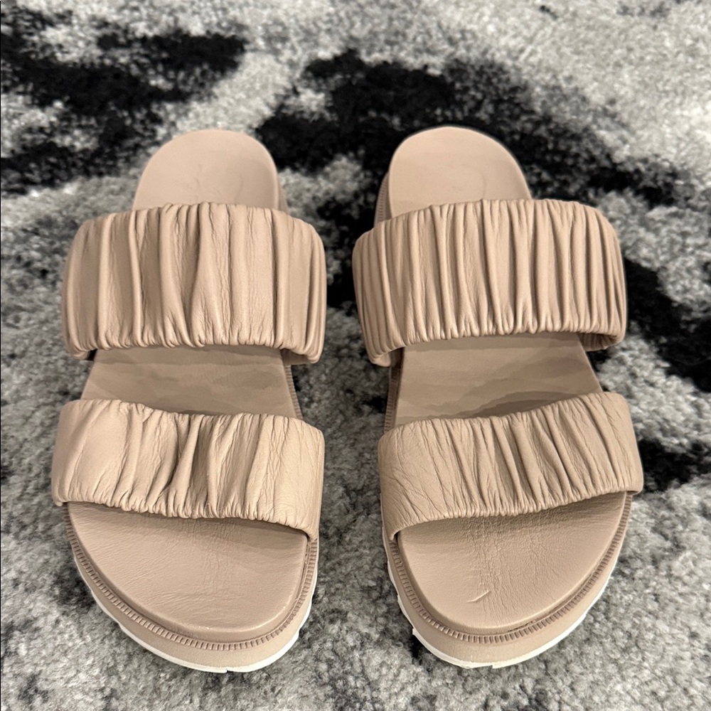 Sorel Women's Cream Sandals